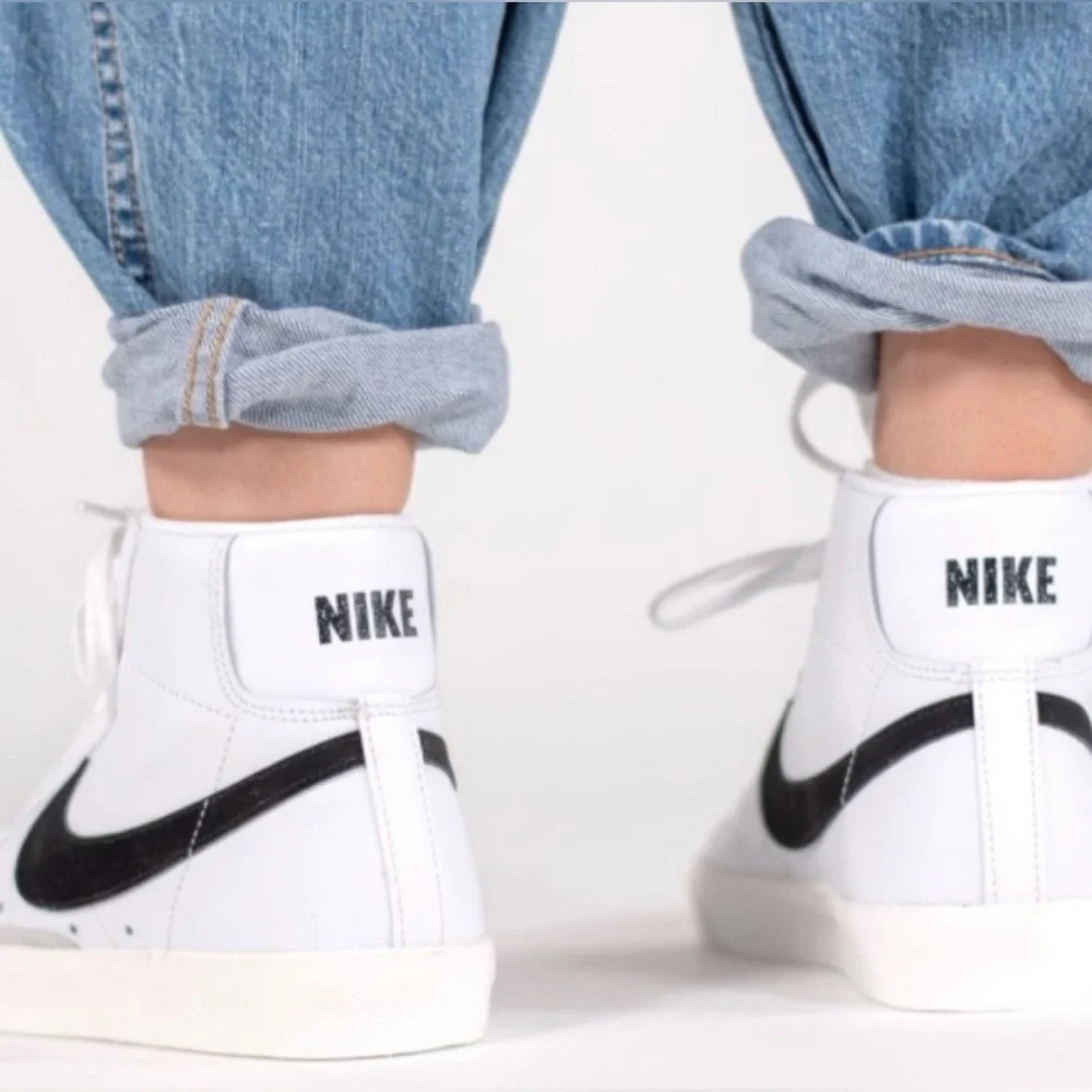 Nike Blazer Mid 77 Womens High Top Sneaker White Sail Black Leather Suede US 9 - Picture 3 of 12
